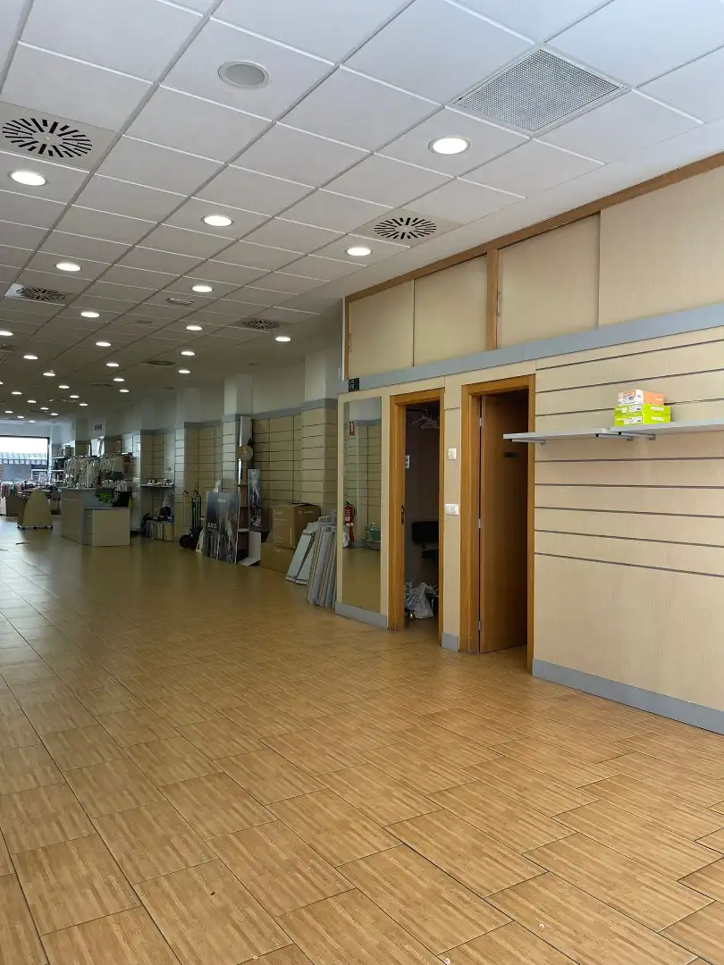 Locale commerciale in vendita a Avenida de la Vera 18, imagen 4