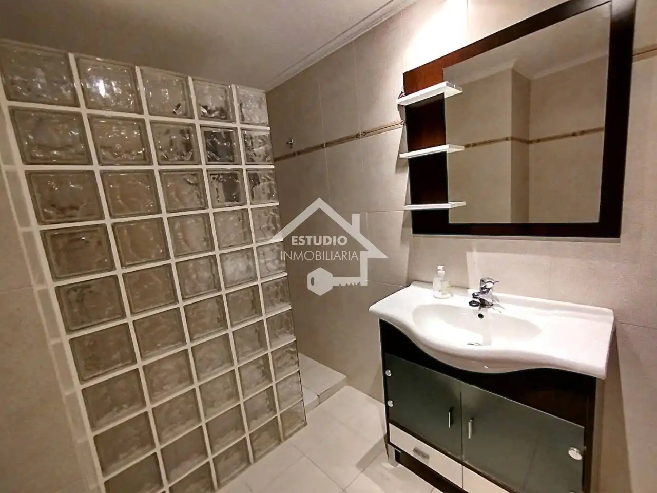 Baño de Dúplex en venta en Viana con Calefacción y Balcón