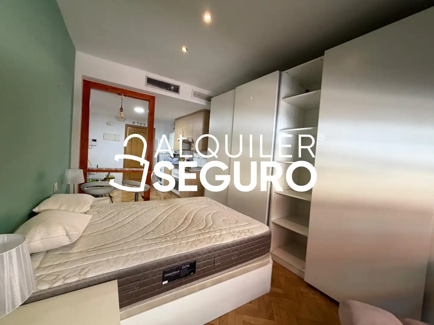 Schlafzimmer von Loft zur Miete in Madrid mit Heizung, Abstellraum und Möbliert