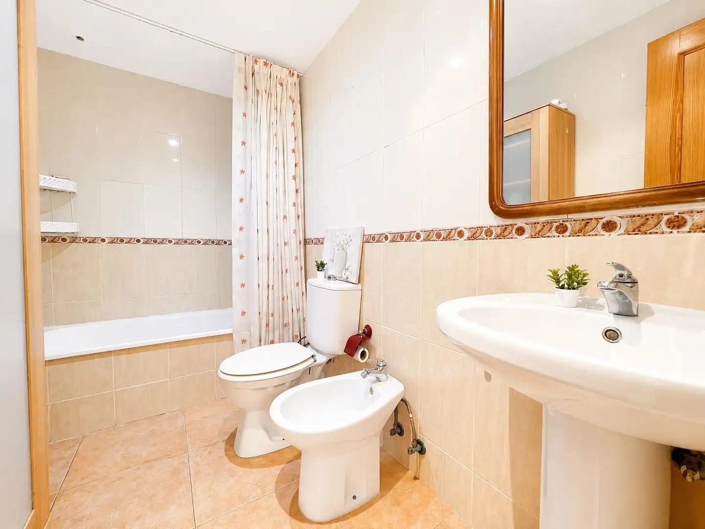 Detached homes for sale in Calle LLENTISCLE, Racó