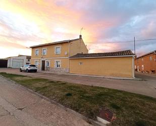 Vista exterior de Casa o xalet en venda en Arenillas de Riopisuerga