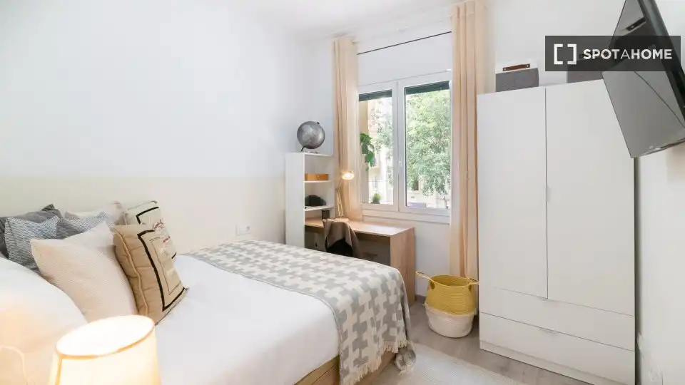 Bedroom of Flat for share in Barcelona  with Air Conditioner, Heating and Terrace