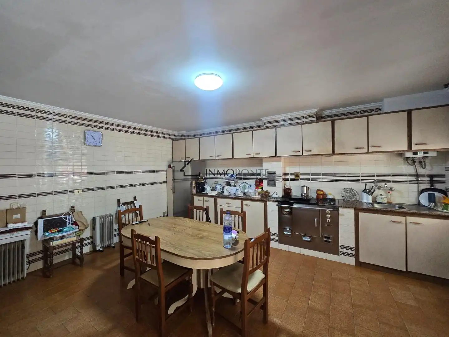 Cuina de Casa o xalet en venda en Pontevedra Capital  amb Jardí privat