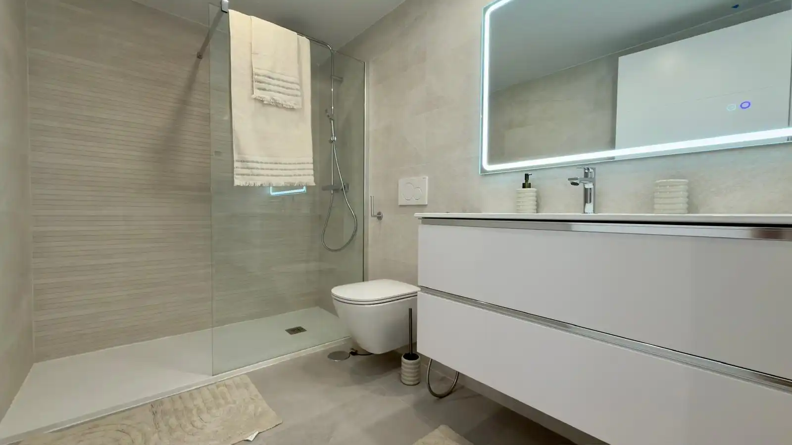 Bany de Apartament de lloguer en Finestrat amb Aire condicionat, Jardí privat i Terrassa
