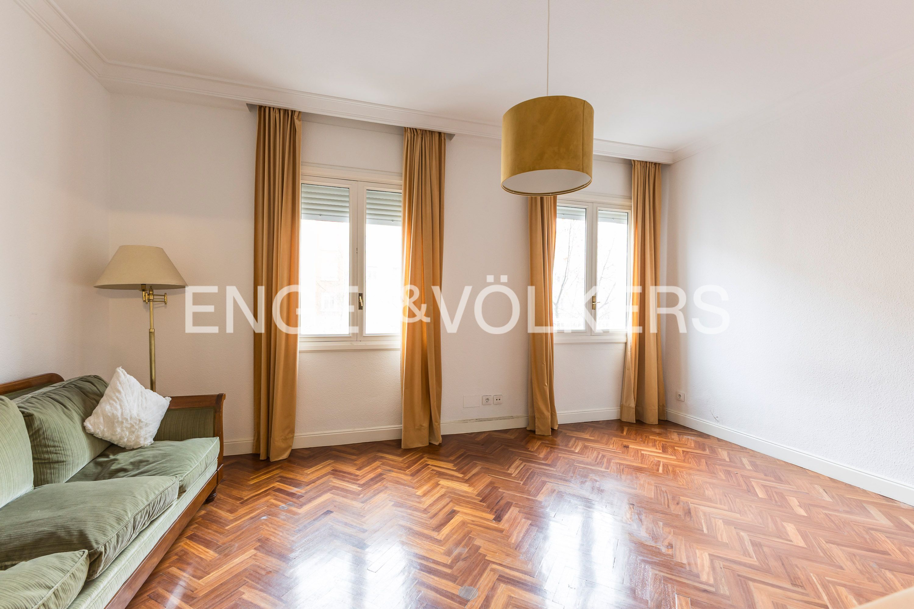 Sala d'estar de Apartament de lloguer en  Madrid Capital amb Aire condicionat, Calefacció i Parquet