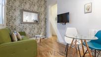 Sala d'estar de Apartament en venda en  Madrid Capital amb Aire condicionat i Balcó