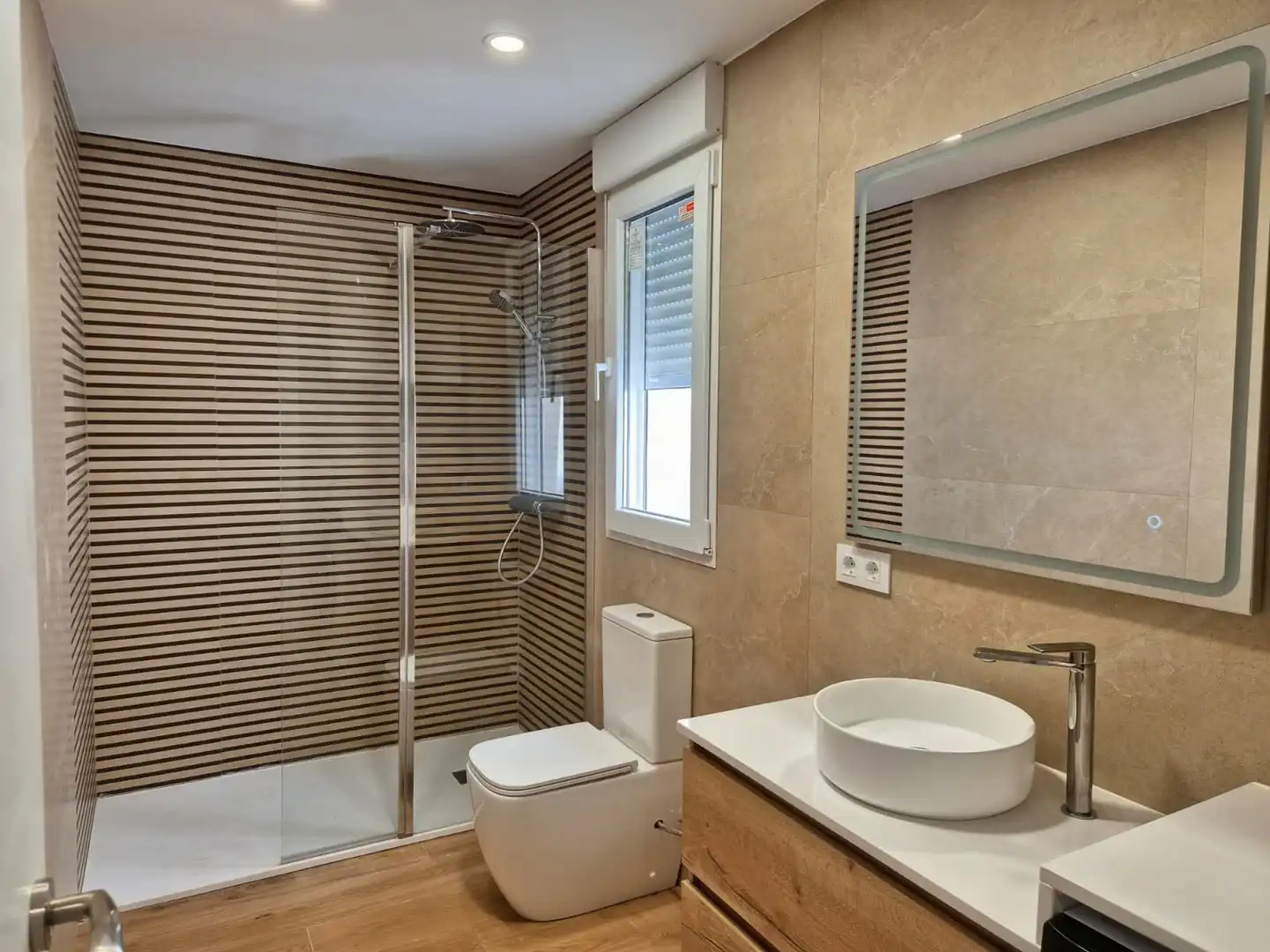 Baño de Piso en venta en La Pobla de Vallbona con Aire acondicionado y Terraza
