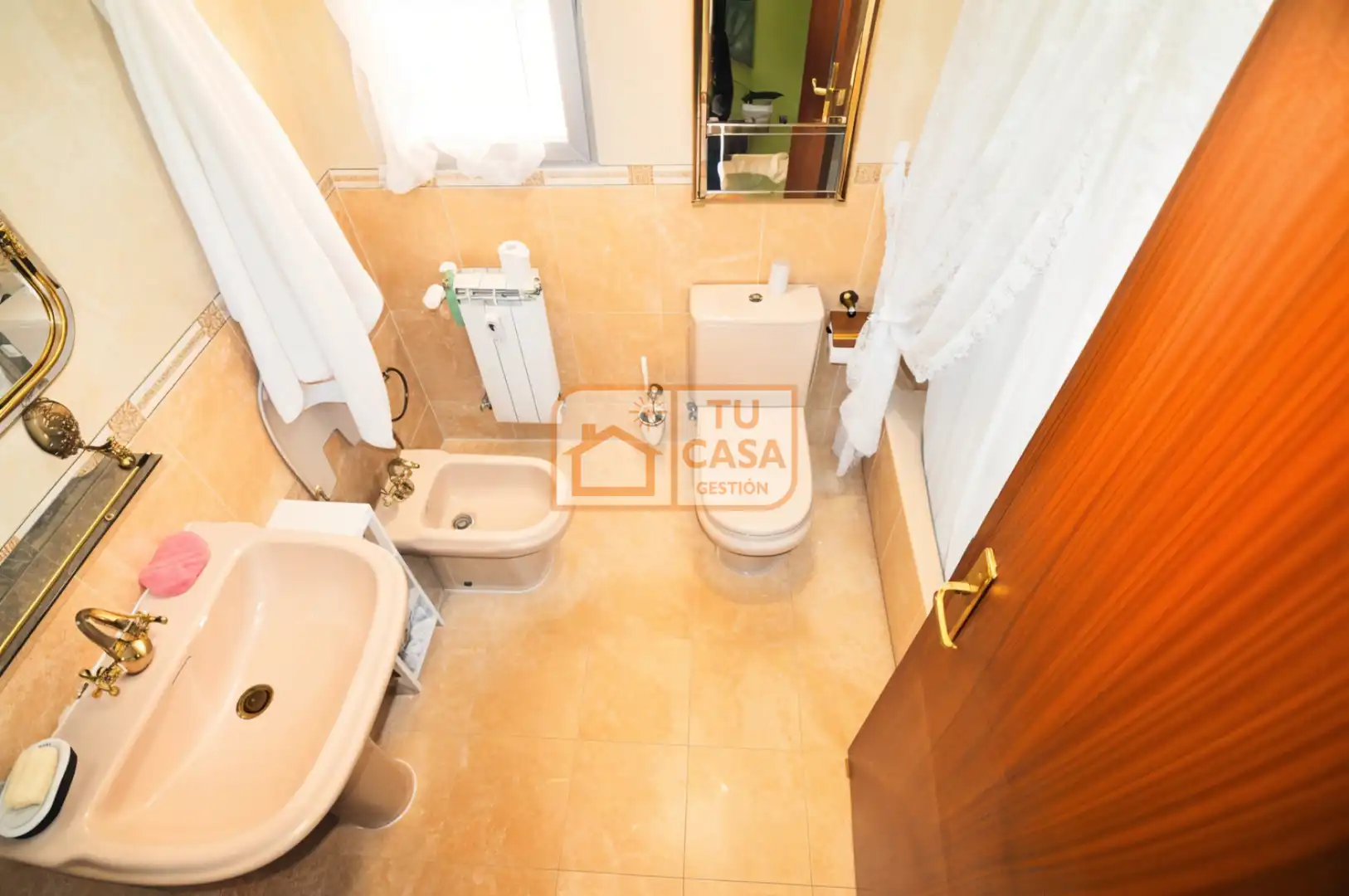 Baño de Piso de alquiler en Cáceres con Calefacción, Terraza y Amueblado