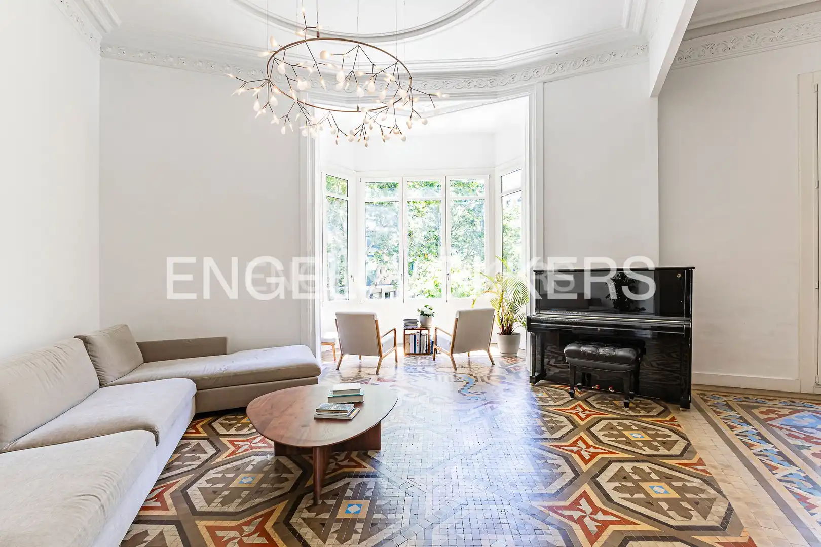 Flat with terrace for sale in Eixample