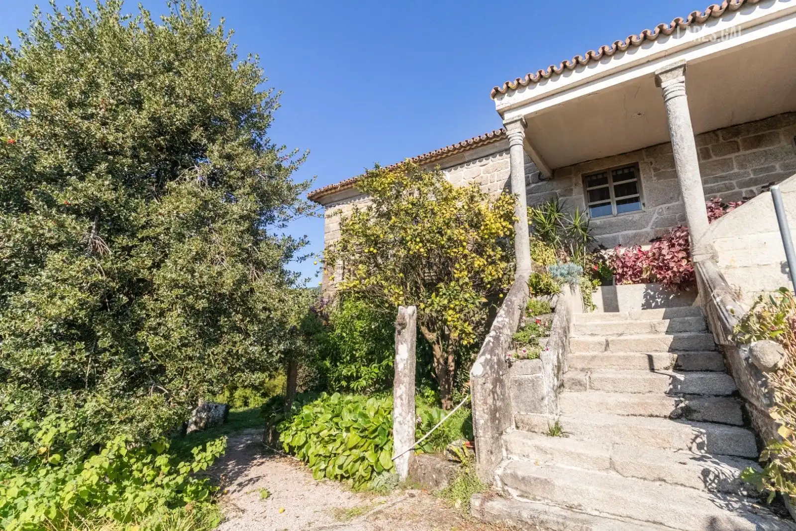 Vista exterior de Edificio en venta en Cangas 