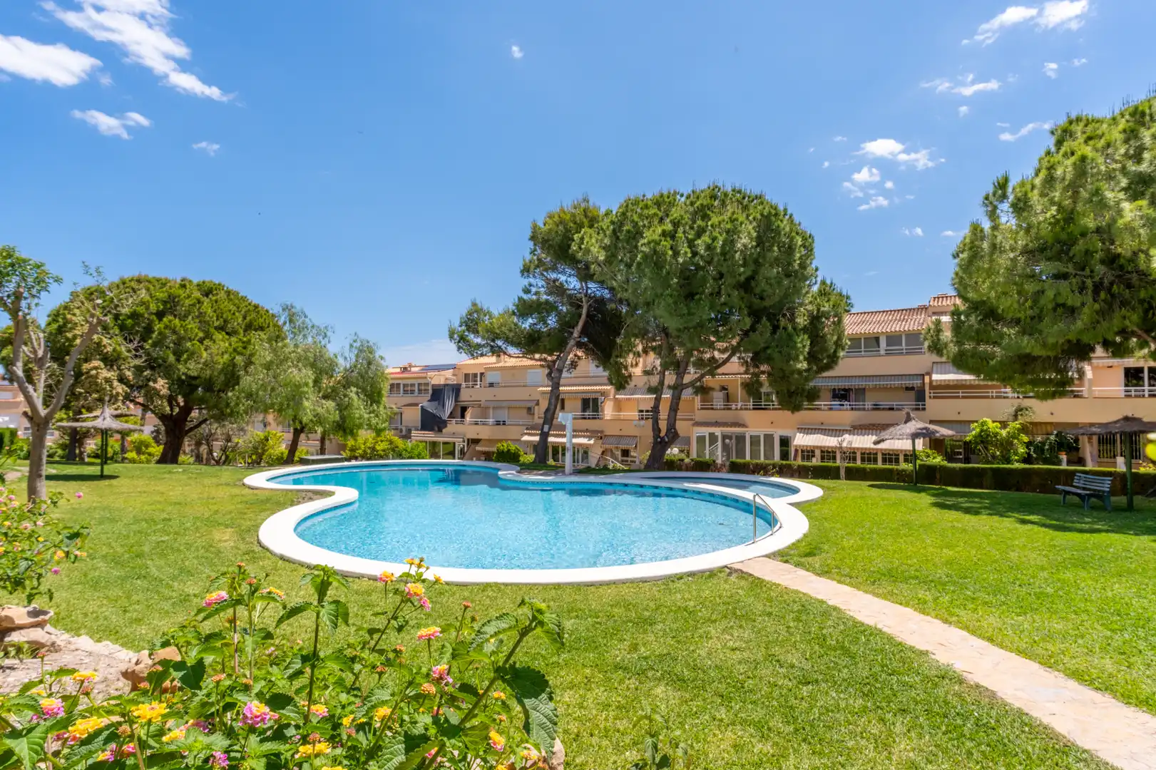 Piscina de Casa adosada en venda en Alicante / Alacant amb Aire condicionat, Calefacció i Terrassa