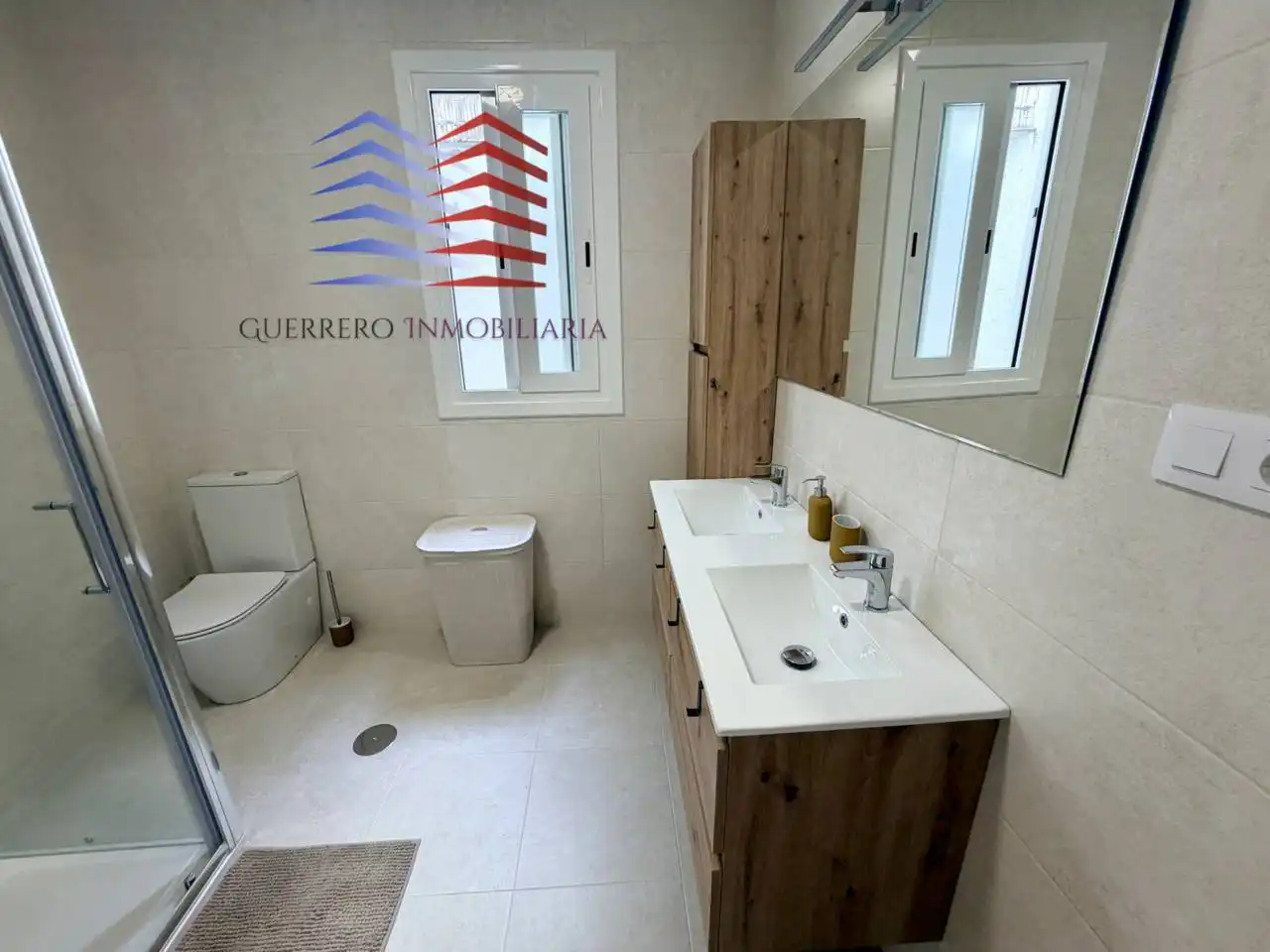 Badezimmer von Wohnung zur Miete in Ourense Capital  mit Heizung, Parkett und Möbliert