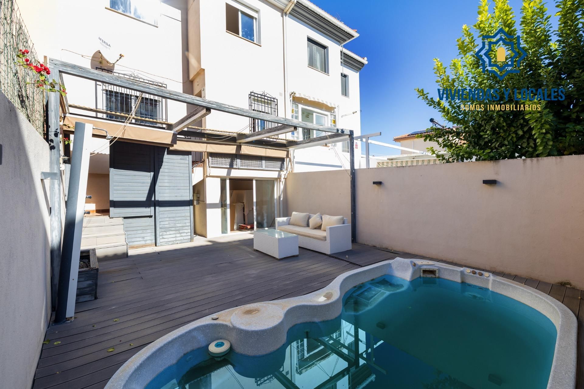 Exterior view of Single-family semi-detached for sale in Vegas del Genil  with Air Conditioner and Swimming Pool