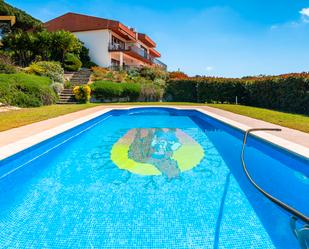 Swimming pool of House or chalet for sale in Argentona  with Air Conditioner, Heating and Private garden