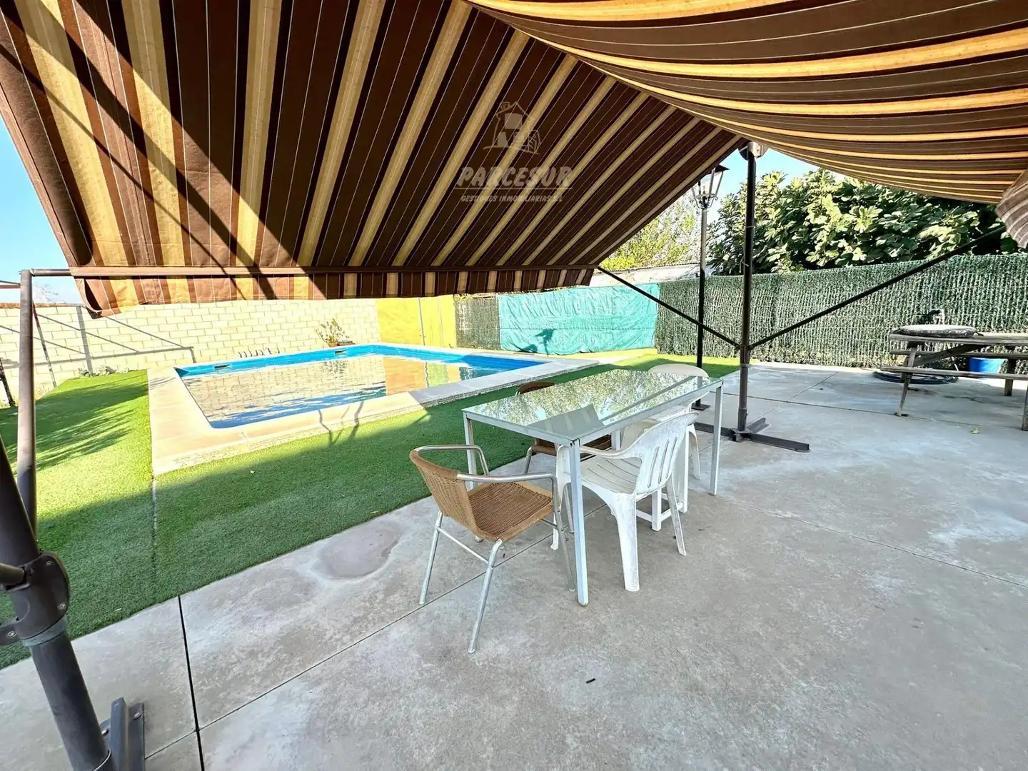 Vista exterior de Casa o xalet en venda en Córdoba amb Aire condicionat, Calefacció i Jardí privat