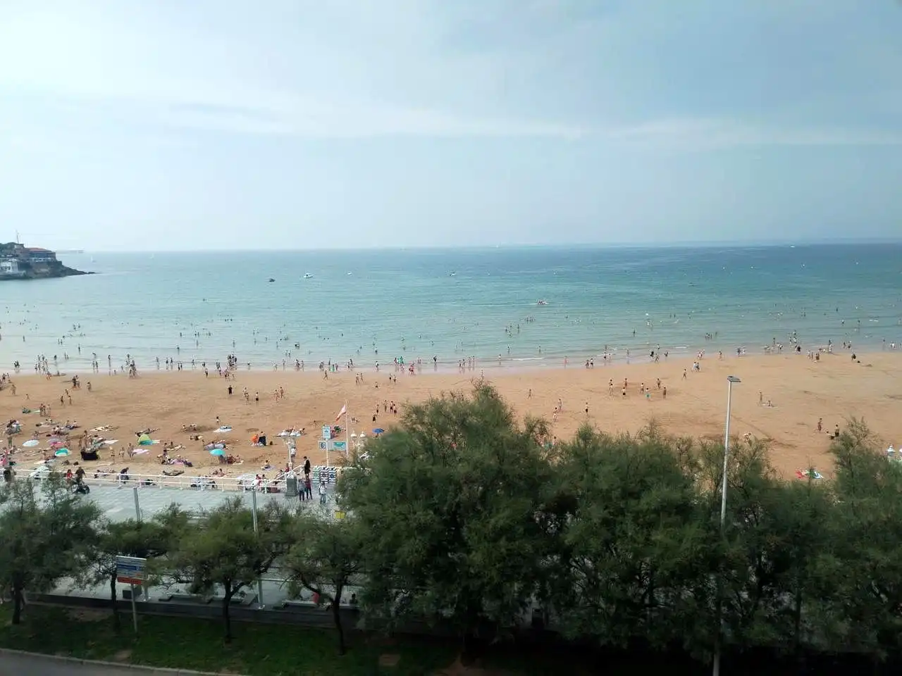 Vista exterior de Pis de lloguer en Gijón  amb Calefacció i Moblat