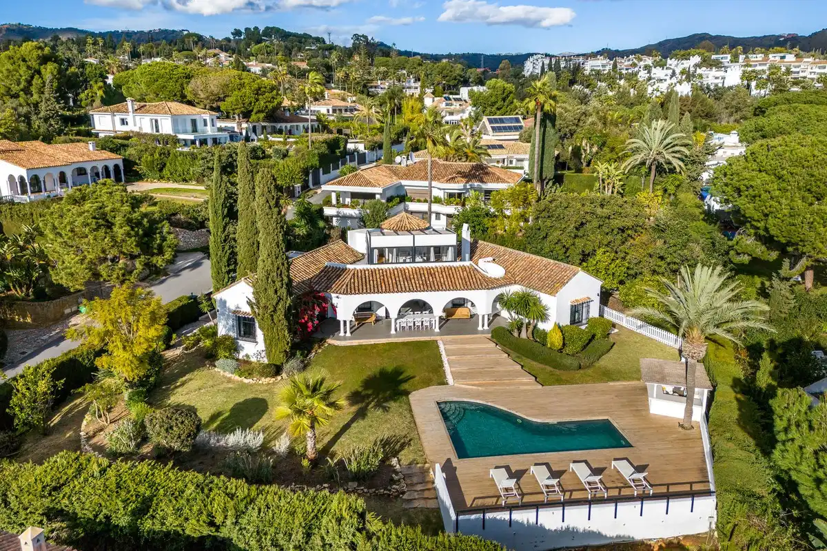 Vista exterior de Casa o chalet en venta en Marbella con Piscina