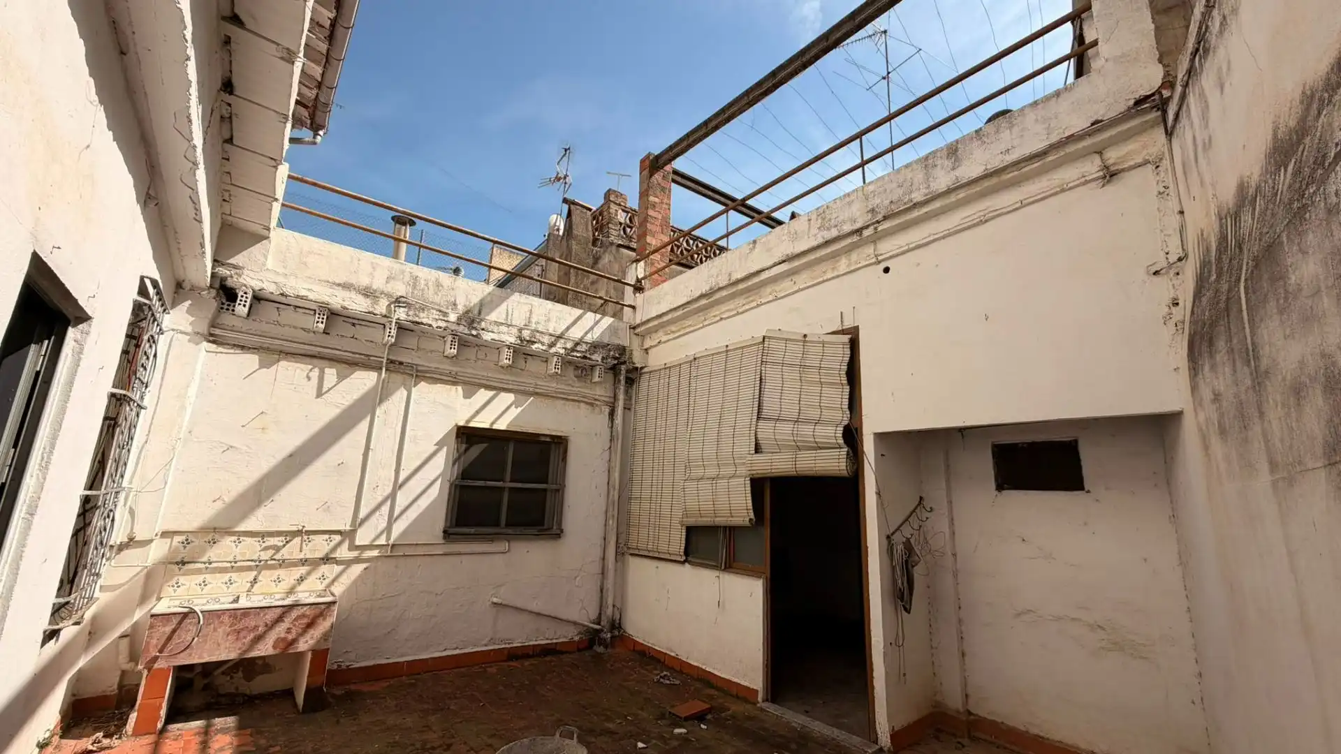 Exterior view of Houses for sale in Alberic  with Heating, Private garden and Storage room