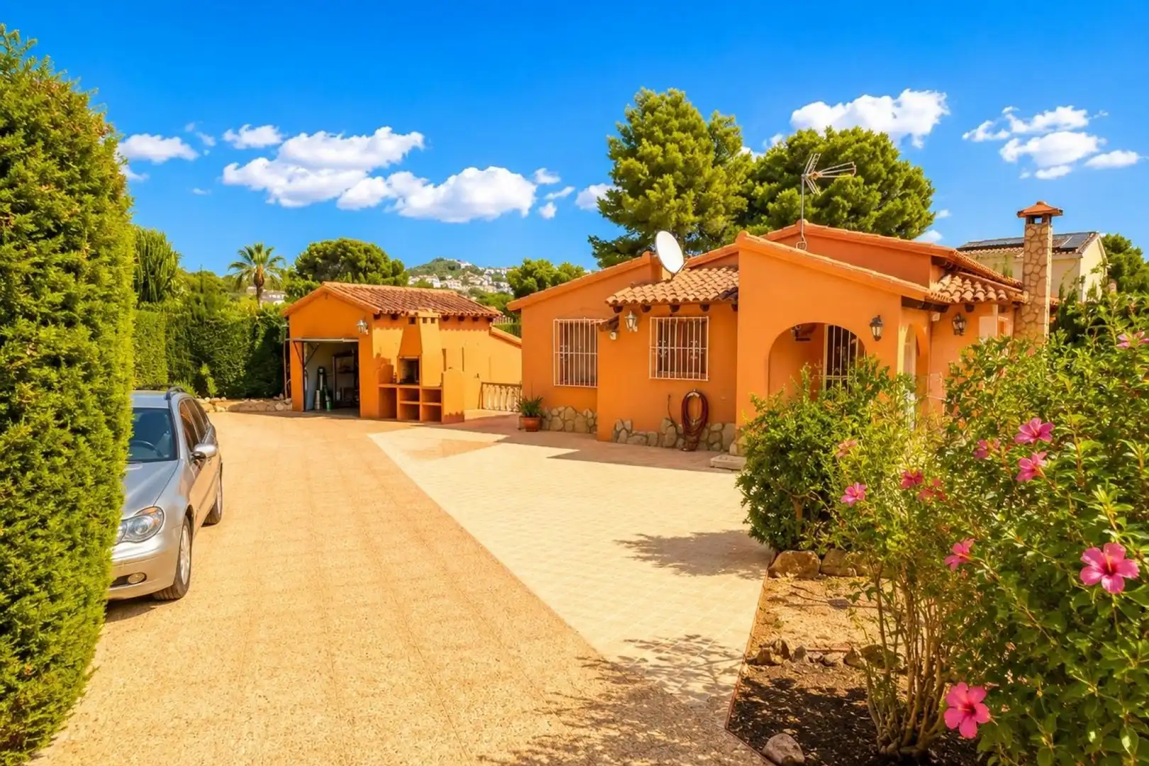 Vista exterior de Casa o xalet en venda en L'Alfàs del Pi amb Piscina