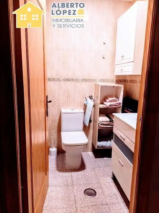 Bany de Planta baixa de lloguer en Elche / Elx amb Aire condicionat, Terrassa i Moblat