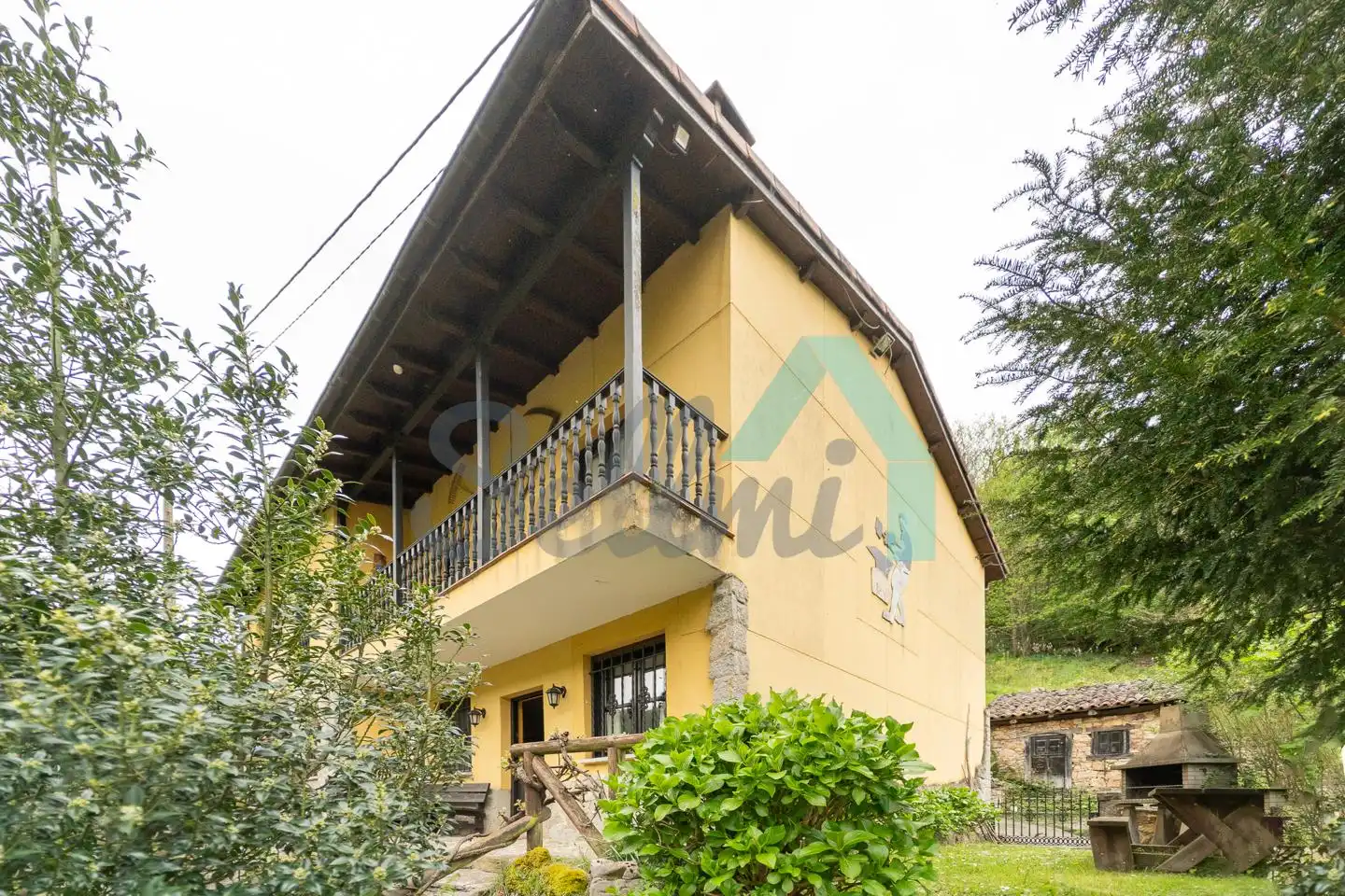 Vista exterior de Casa o chalet en venta en Quirós con Calefacción, Jardín privado y Terraza