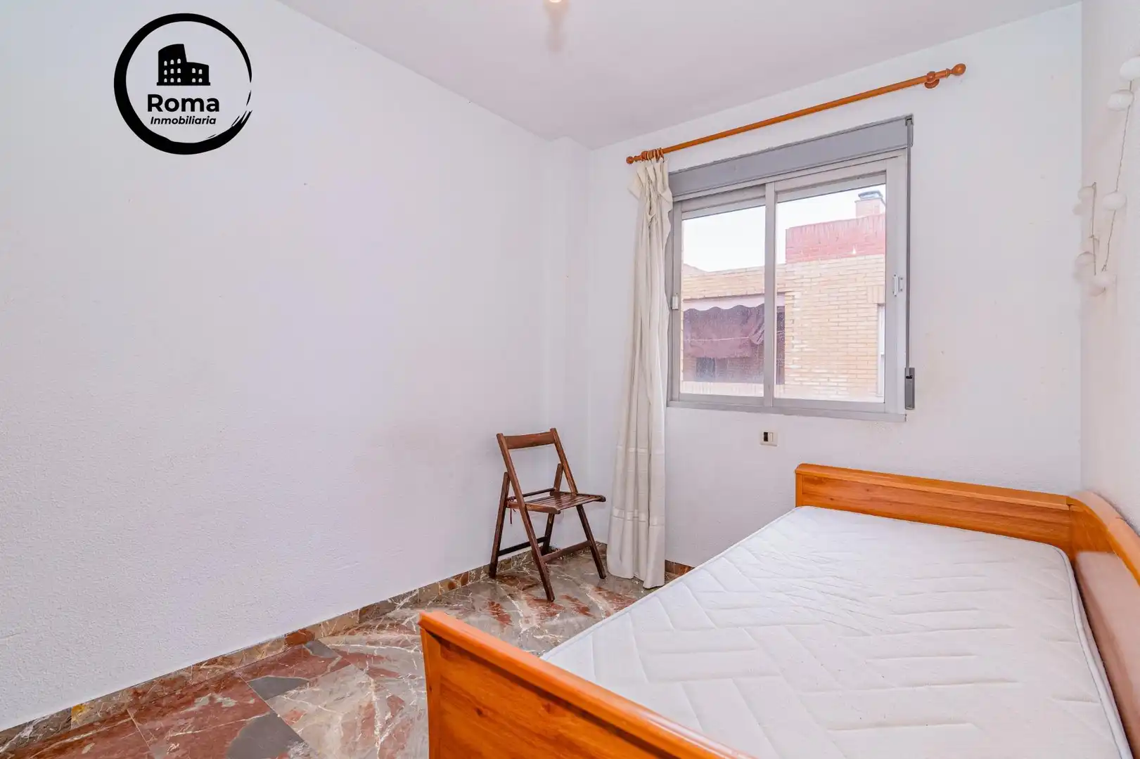 Habitación de Dúplex en venta en Granada con Aire acondicionado, Terraza y Trastero