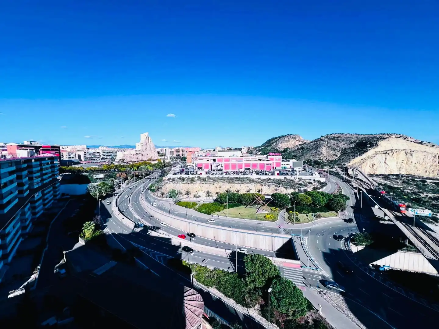 Vista exterior de Àtic en venda en Alicante / Alacant amb Aire condicionat, Calefacció i Terrassa