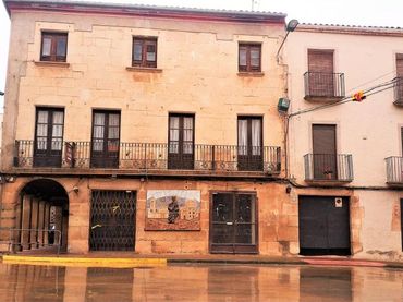 Casa rústica en venta en Arquebisbe Terés 2