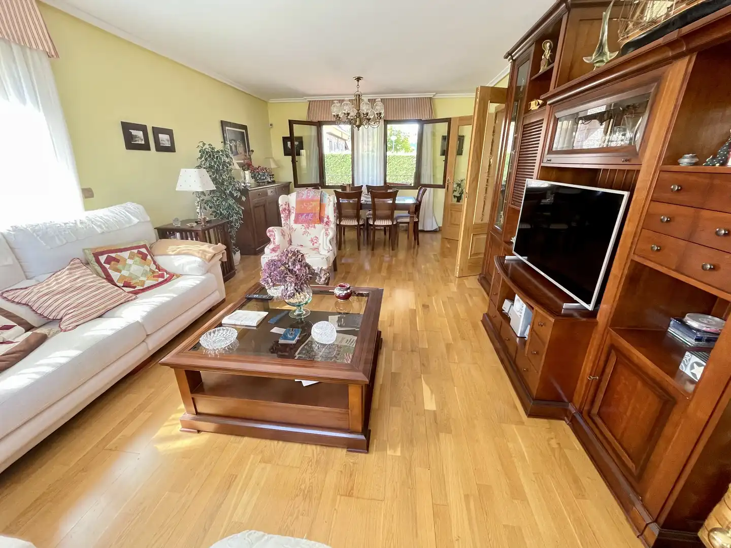 Sala d'estar de Casa o xalet en venda en Santovenia de la Valdoncina amb Calefacció i Terrassa