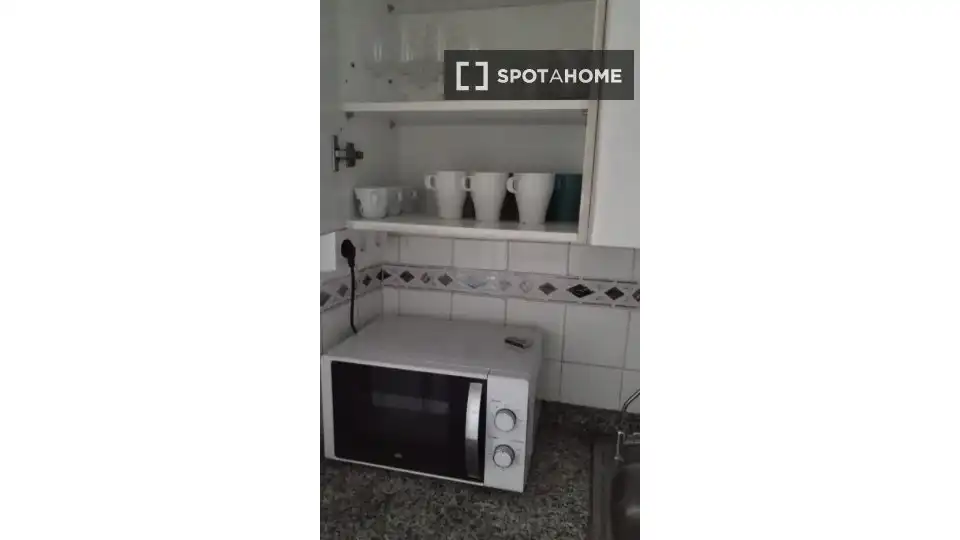 Cuina de Apartament per a compartir en Valencia amb Aire condicionat, Calefacció i Terrassa
