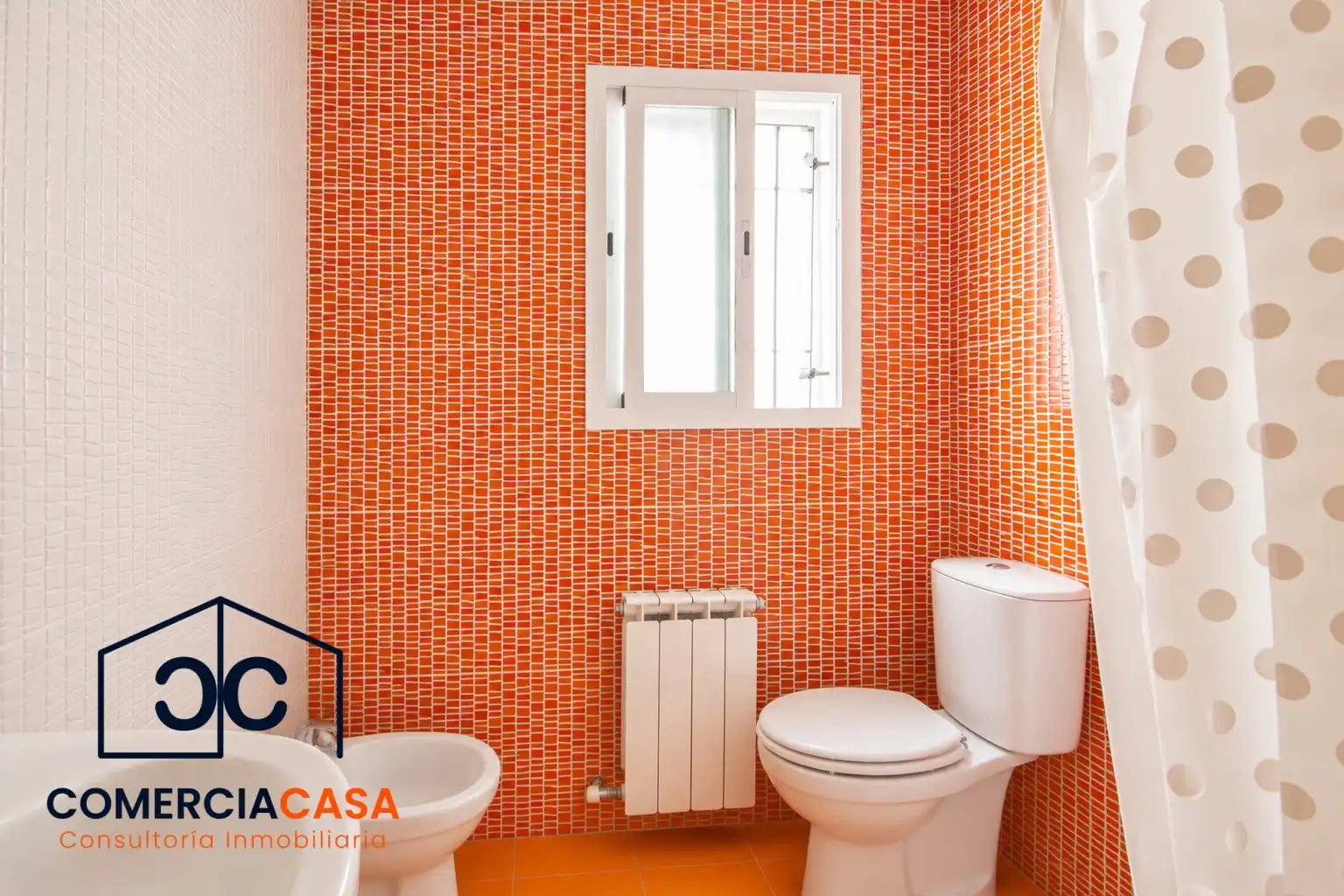 Baño de Casa o chalet en venta en Jun con Calefacción, Trastero y Piscina