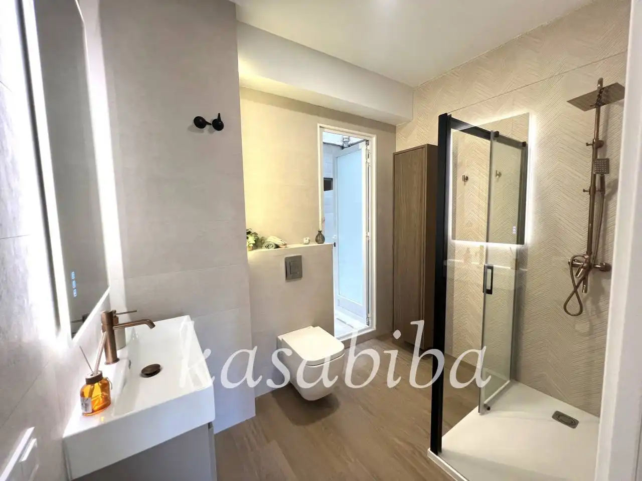 Badezimmer von Wohnung zum Verkauf in Valencia mit Klimaanlage, Heizung und Parkett