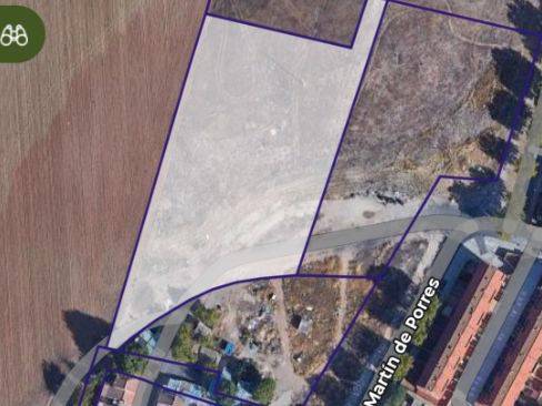 Terreno en Venta en Calle Escultor García Corona, 71 en Santa María - Pio XII