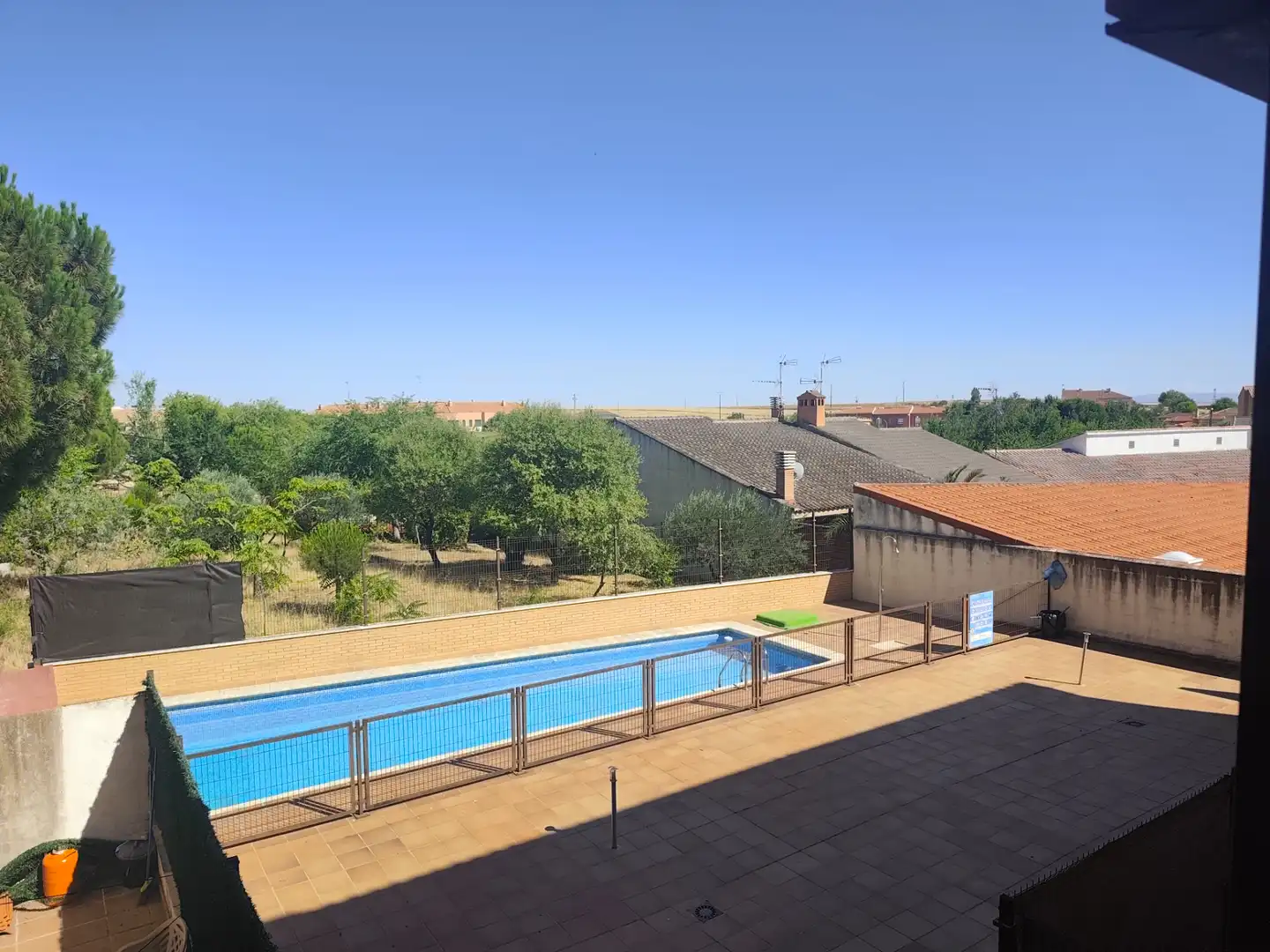 Piscina de Pis en venda en Camarena amb Aire condicionat, Calefacció i Moblat