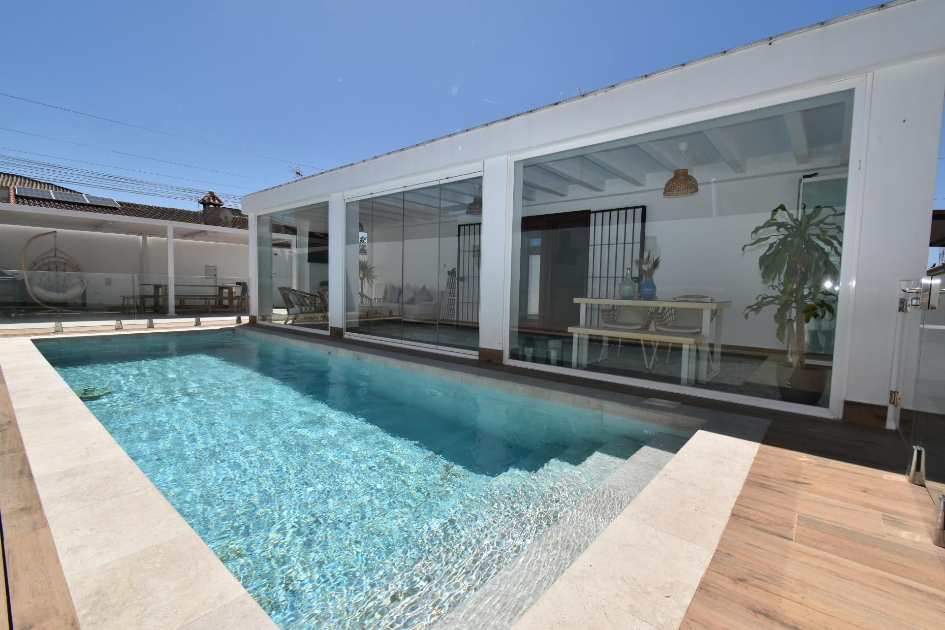 Piscina de Casa o xalet en venda en Chiclana de la Frontera amb Aire condicionat, Calefacció i Jardí privat