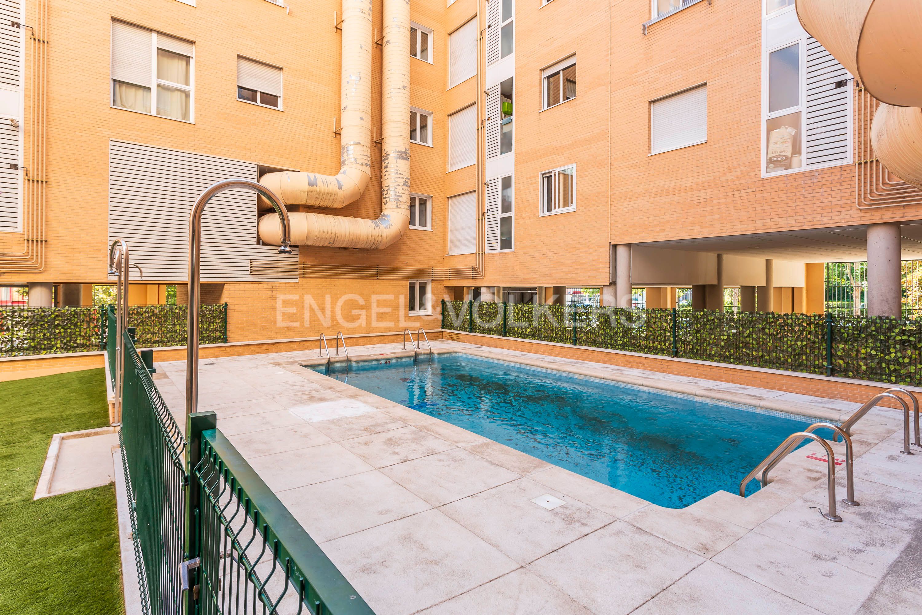 Swimming pool of Study for sale in  Madrid Capital  with Air Conditioner, Heating and Parquet flooring