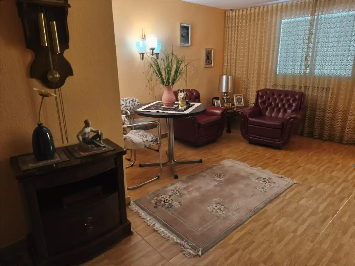 Sala d'estar de Casa adosada en venda en Escucha amb Moblat, Forn i Rentadora
