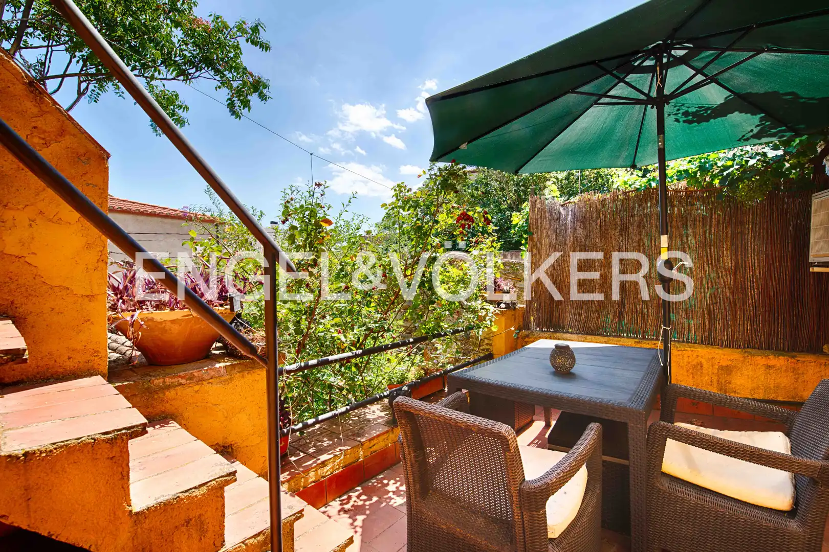 Terrassa de Casa adosada en venda en Garriguella amb Aire condicionat, Calefacció i Jardí privat