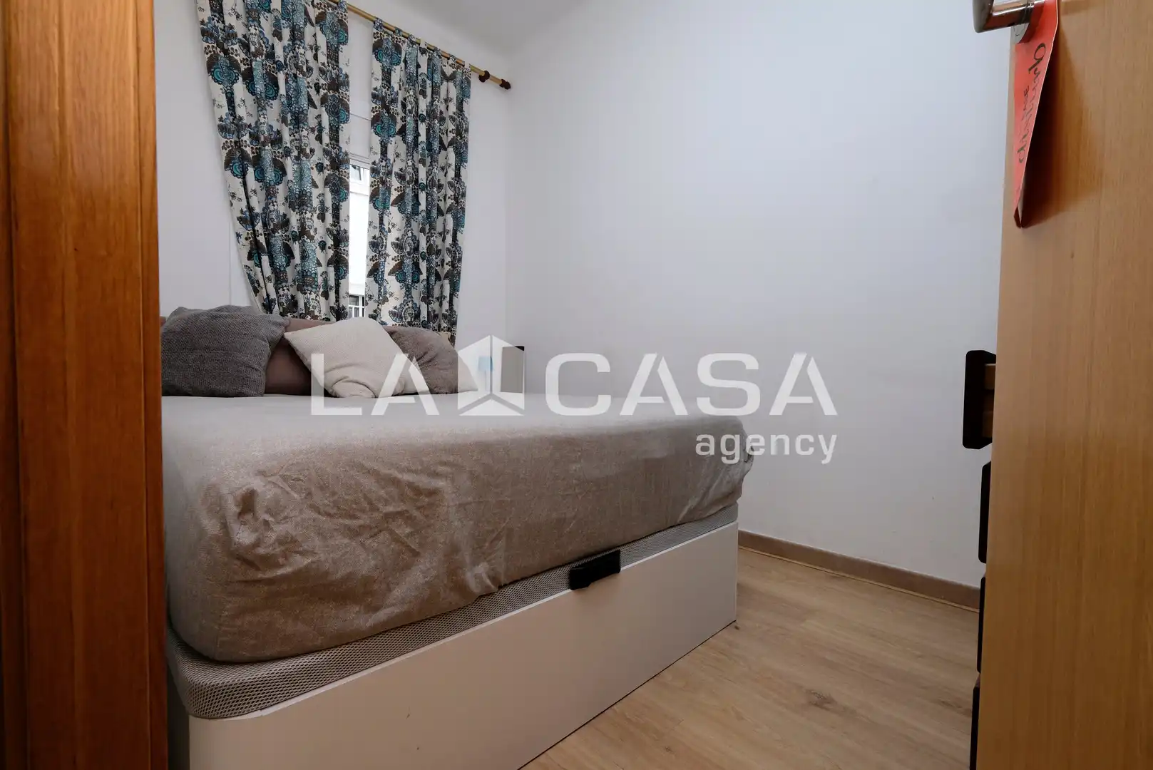 Piso en venta en Barcelona con Calefacción y Balcón