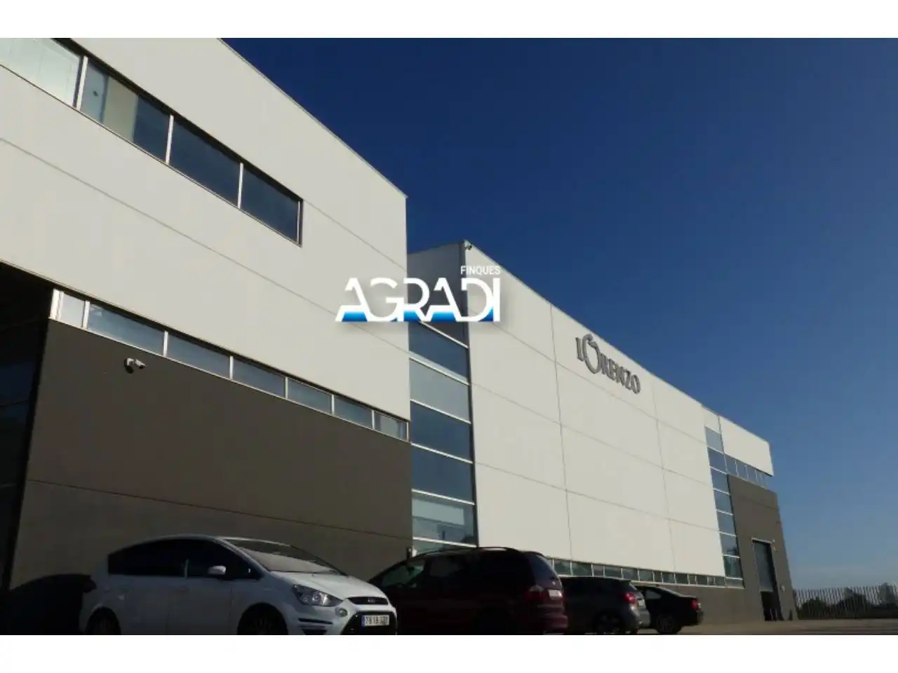 Vista exterior de Nau industrial de lloguer en Gavà amb Calefacció i Alarma