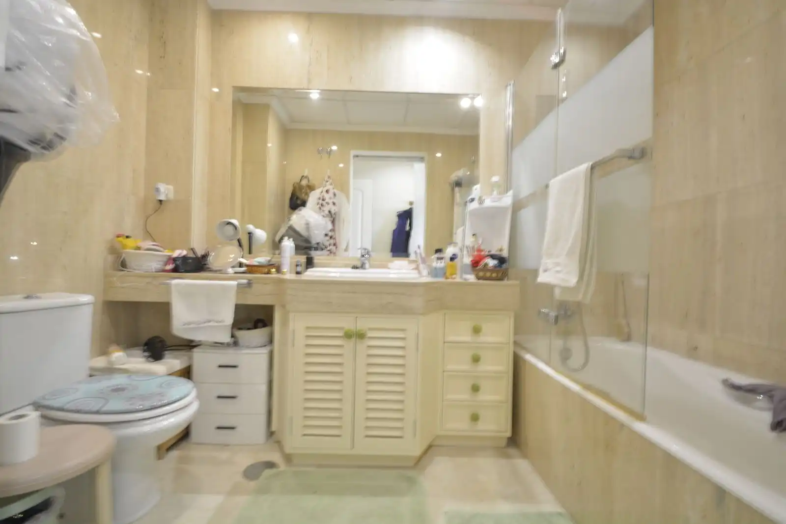 Bathroom of Apartments for sale in Marbella  with Private garden and Community pool