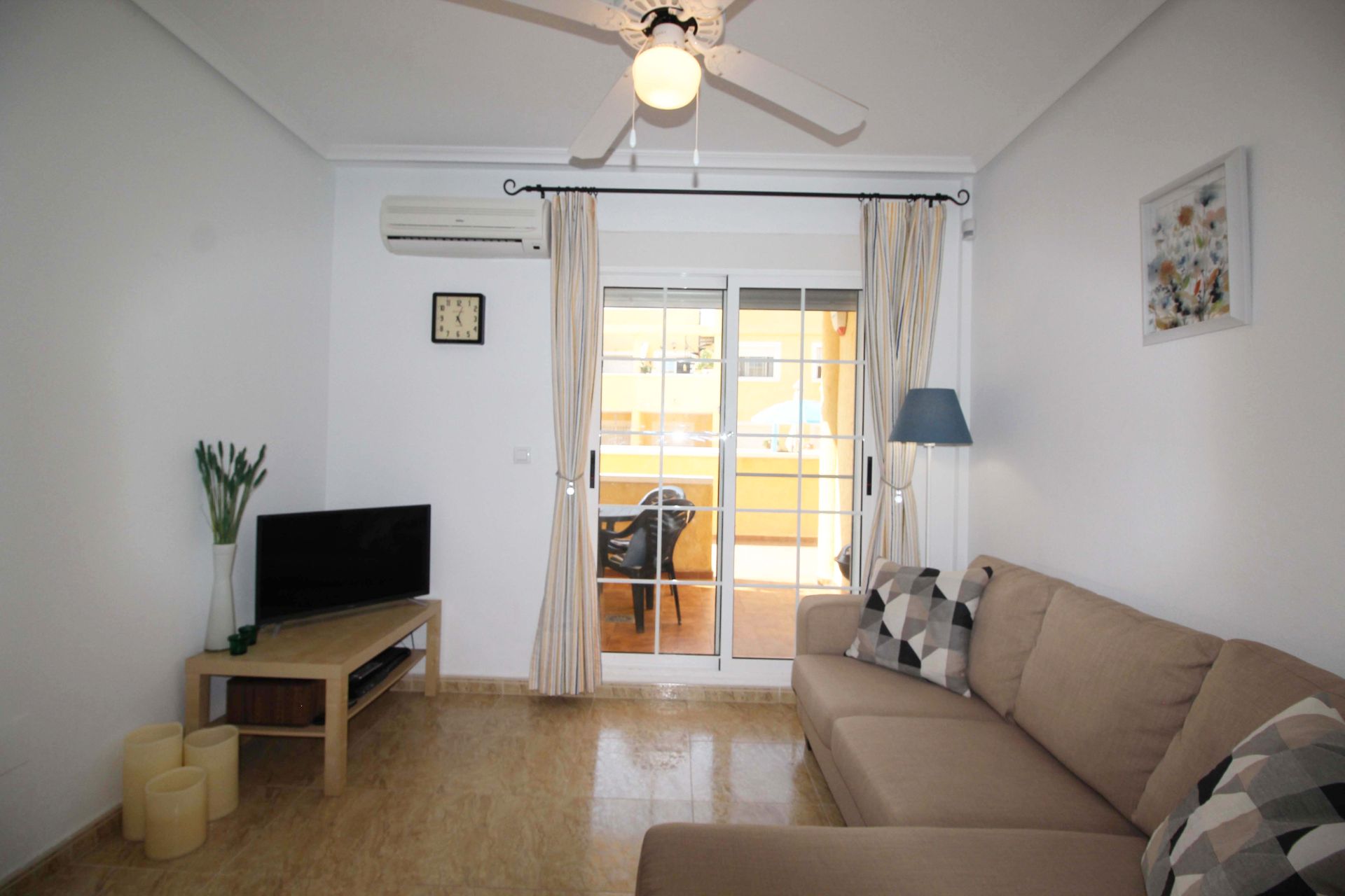 Sala d'estar de Apartament de lloguer en Cuevas del Almanzora amb Terrassa, Moblat i Piscina comunitària