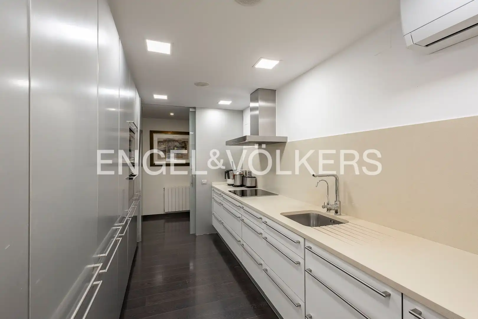Cuina de Apartament en venda en Esplugues de Llobregat amb Aire condicionat, Calefacció i Jardí privat