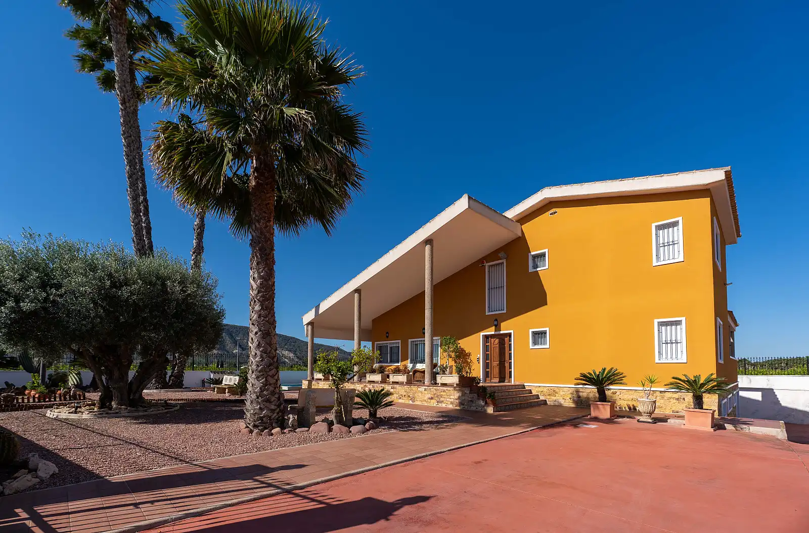 Vista exterior de Casa o xalet en venda en Orihuela amb Aire condicionat, Jardí privat i Terrassa