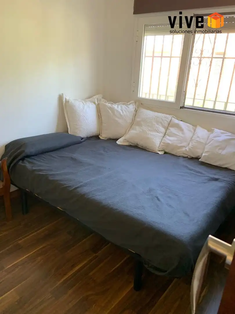Habitación de Casa adosada en venta en Mairena del Aljarafe con Aire acondicionado, Calefacción y Jardín privado