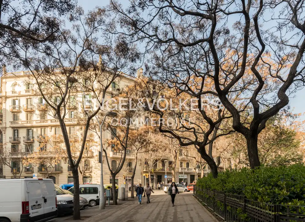 Vista exterior de Edifici en venda en Barcelona