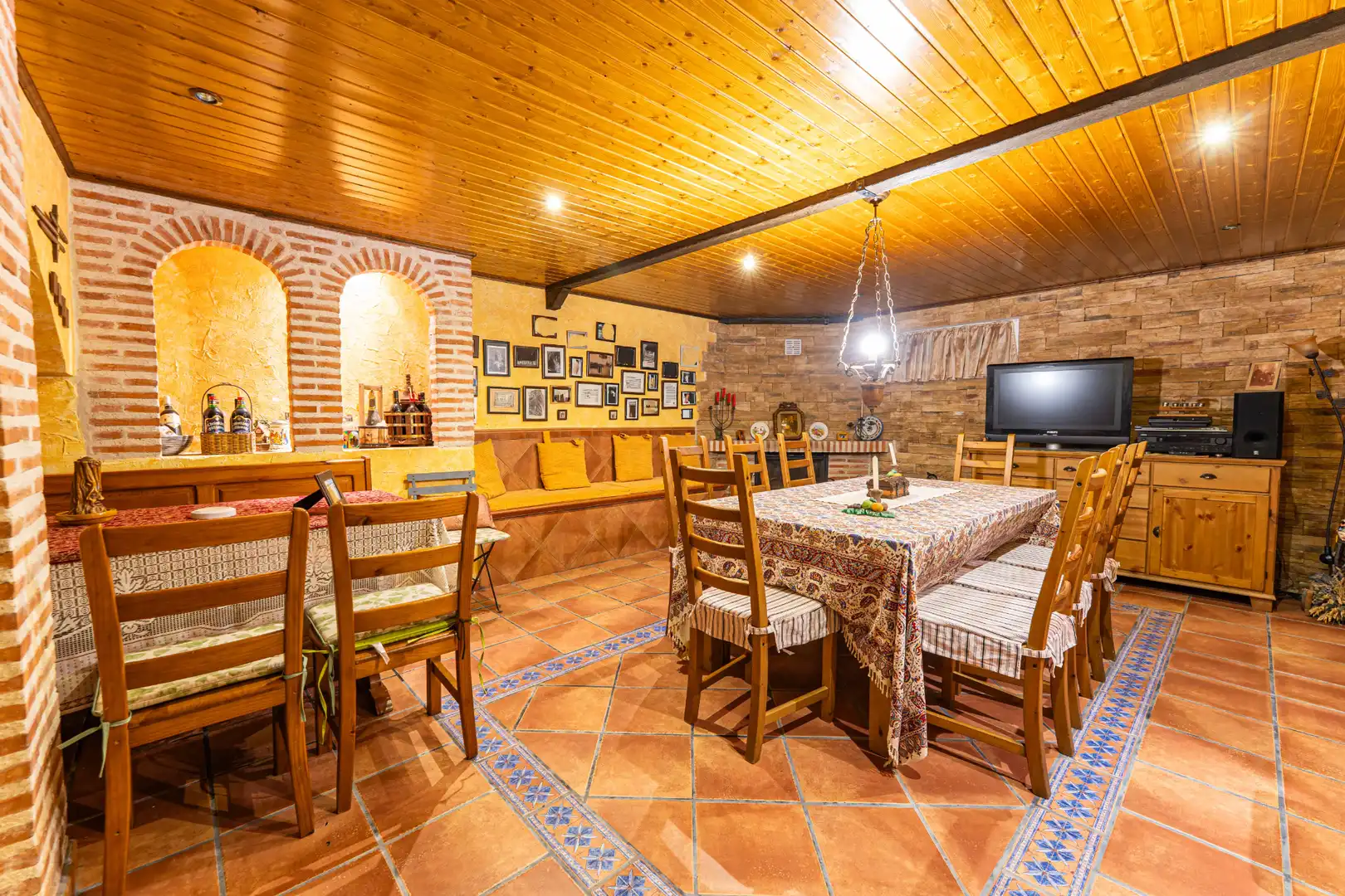 Menjador de Casa o xalet en venda en Arroyomolinos (Madrid) amb Aire condicionat, Calefacció i Jardí privat