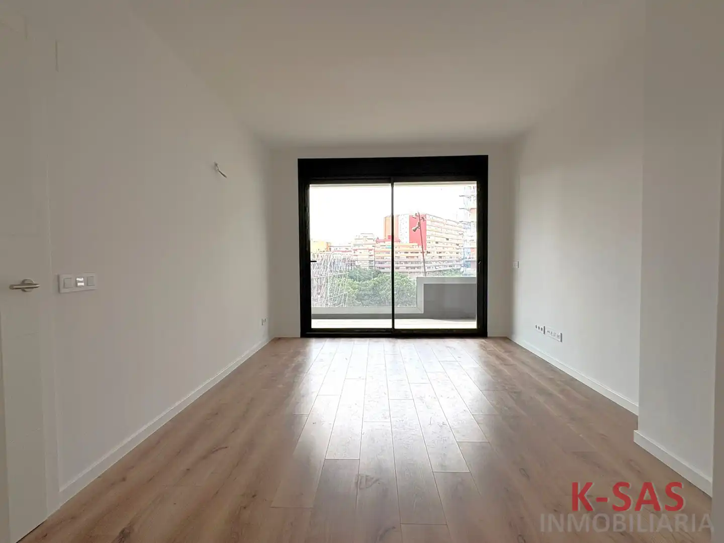 Sala d'estar de Pis de lloguer en Esplugues de Llobregat amb Aire condicionat, Parquet i Terrassa