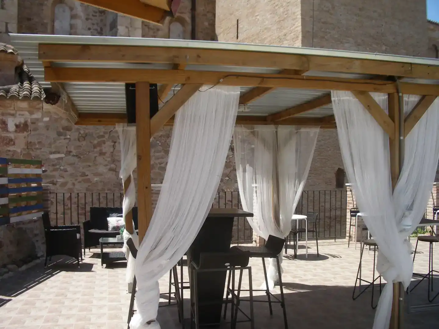 Terrace of Detached homes for rent in Aniñón  with Air Conditioner, Private garden and Furnished