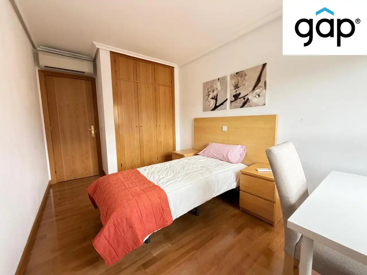 Bedroom of Flat for rent in Cuenca  with Air Conditioner, Heating and Parquet flooring